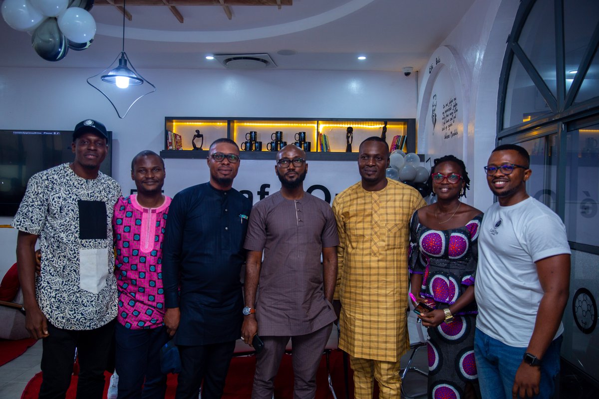 Cafeonenig's tweet photo. Community, connection and so much more at Café One. 

Thank you to our amazing community for turning up at the opening of Café One, Ibadan. 

🤝: @icreateafrica @orchidlekkichess 

#CafeOneIbadan #TheOpening #SomethingNew #InnovationMeetsCommunity https://t.co/iM1hEAO3Uo
