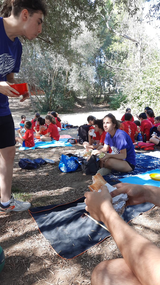 🙌 La tercera setmana del VilaCamp ha sigut molt entretinguda!

Entre altres activitats, hem anat d'excursió 🚶🚶🏻‍♂️ a la Masia d'en Cabanyes i hem fet una guerra de pintura. 🎨

#SomHiVila #handbol #vilanovailageltrú