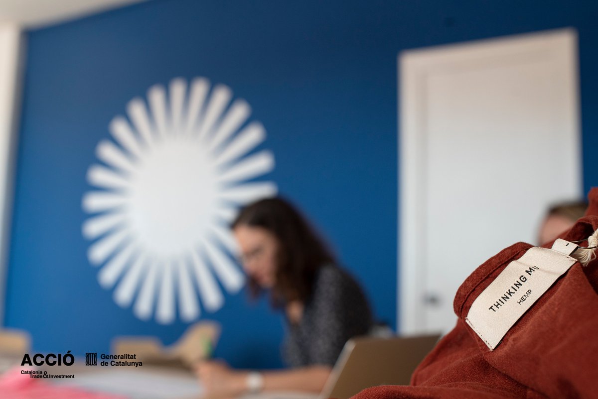 ThinkingMU's tweet image. Hace unas semanas con el apoyo de @accio_cat  realizamos una Ideatón X @ThinkingMU para buscar soluciones regenerativas y que fomenten un impacto ambiental y social positivo en el ecosistema.

Aquí os dejamos un poco de lo que fue esa sesión.