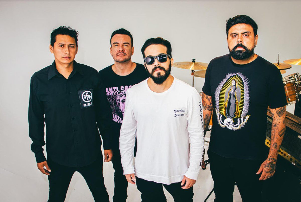 HominisCanidaee's tweet image. Banda cearense @backdropfalls lança lyric video do novo single "Mona Lisa". 

Refrões cativantes que você pode cantar junto, riffs grossos de rock alternativo e sensibilidades pop punk são alguns dos maiores trunfos da banda neste som.

Veja no Reels: instagram.com/reel/CgAOQuFMO…