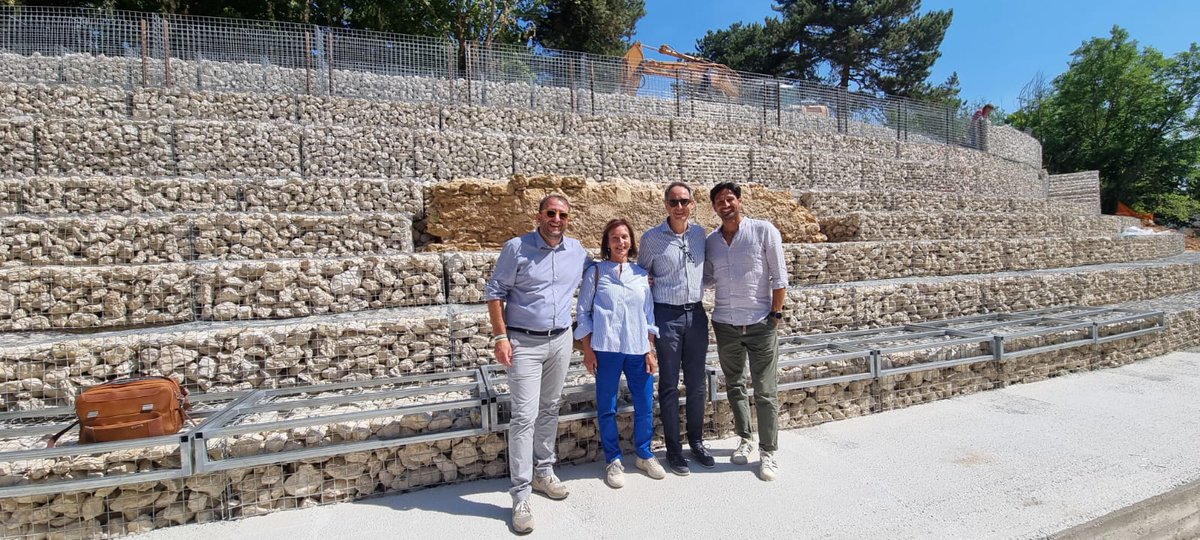 ComuneLAquila's tweet photo. #Pnrr: gradinata #PortaSanta pronta per prima metà agosto. Sopralluogo sul cantiere del sindaco @PierluigiBiondi e del vice sindaco Raffaele Daniele
#collemaggio #ricostruzione #riqualificazione #lavoripubblici #fondocomplementare #perdonanza #laquila
👉https://t.co/3tw8TsGVAU https://t.co/KgatsgHhFr