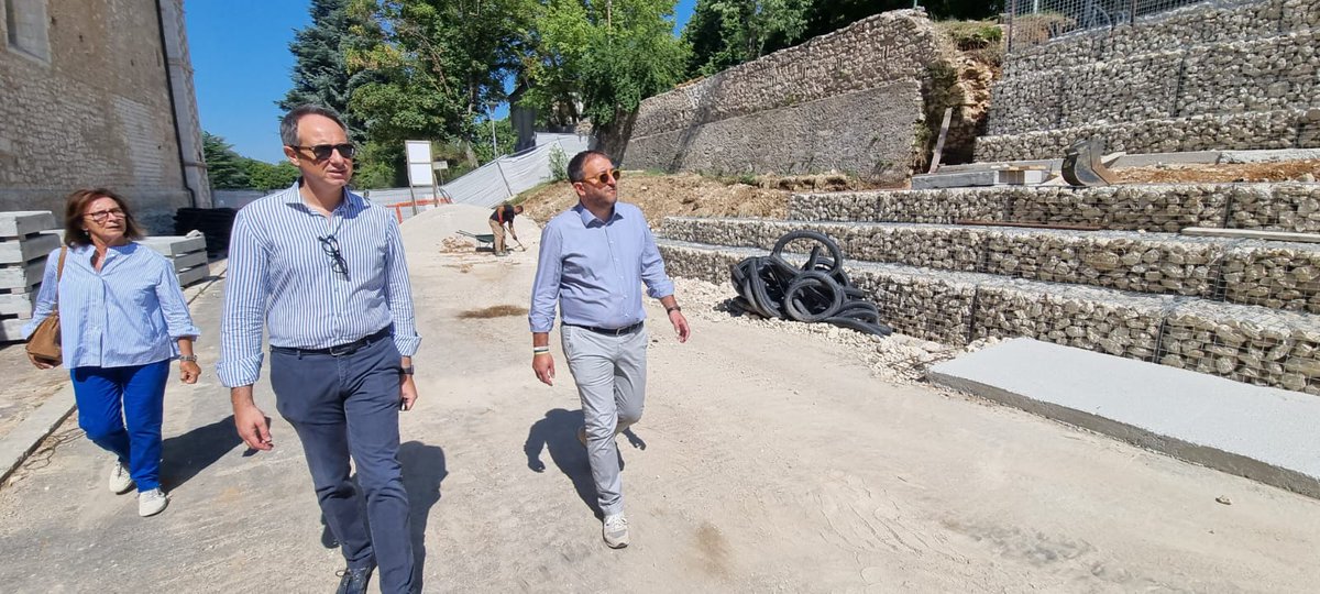 ComuneLAquila's tweet photo. #Pnrr: gradinata #PortaSanta pronta per prima metà agosto. Sopralluogo sul cantiere del sindaco @PierluigiBiondi e del vice sindaco Raffaele Daniele
#collemaggio #ricostruzione #riqualificazione #lavoripubblici #fondocomplementare #perdonanza #laquila
👉https://t.co/3tw8TsGVAU https://t.co/KgatsgHhFr