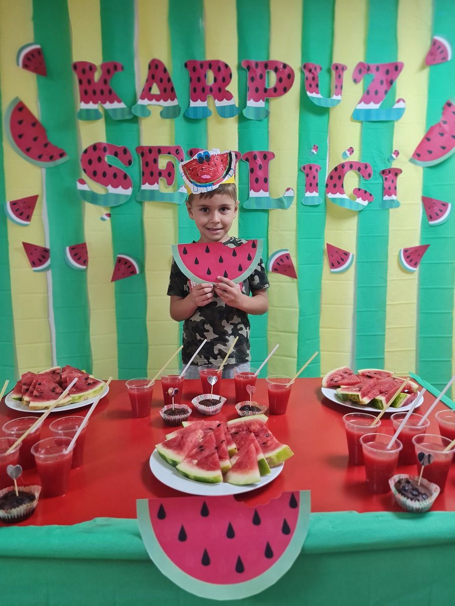 cinartz's tweet photo. Bir karpuz şenliği ile yeniden karşınızdayız 😋🍉 @DurduNaime @glbntabakcioglu @tuncay_morkoc @yasintepe @erdalkilinc27 @GaziantepEce @sahinbeymem @Gaziantep_MEM @NGozuyasli @MetinMengilli https://t.co/bmoRCOswjv