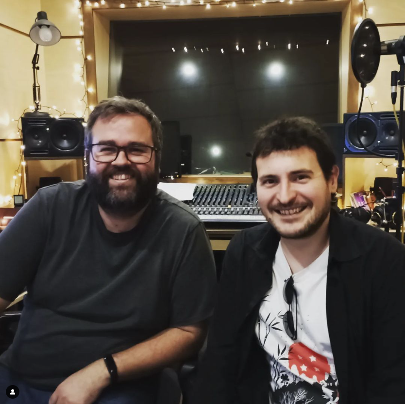 El nuevo EP se llamará "Mariposas y Huracanes" y constará de 4 canciones de las que ya os he compartido los títulos en la publicación anterior. 

Ya casi están preparadas para grabar las voces. Empezaremos a grabarlas en BNB Estudio (<a href="/luis_tecsonido/">BNB Estudio</a>) con <a href="/lukedivan/">Luke Diván</a> en agosto.