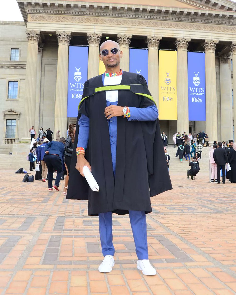 ObeyChipetekure's tweet photo. 2x #witsgraduate : Mcom Finance conquered.
I am tempted to give the Snoop dog speech ...to thank me yada yada..." 😂 but my humility precludes me. So ama thank G-d and my family for this milestone.
#alhamdullah #witsedge #witsedgeconquered https://t.co/WhxK1i8Vyy