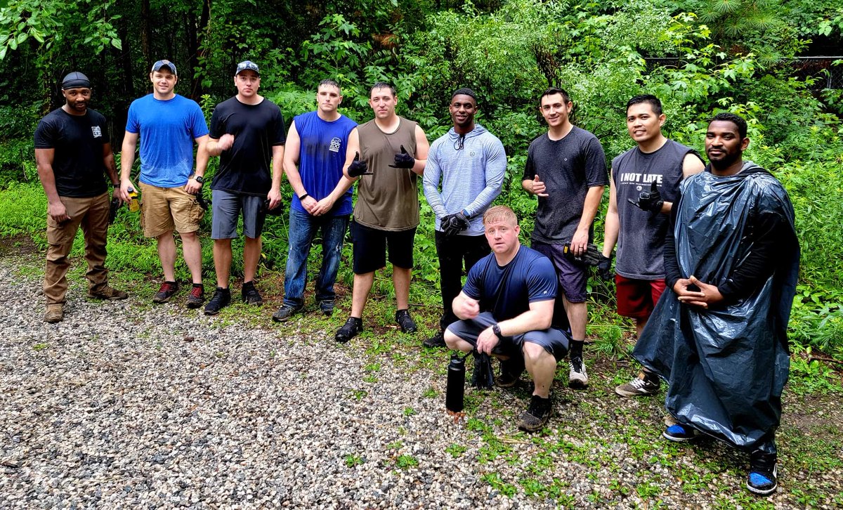 NCOAEustis's tweet photo. U.S. Army Soldiers on Team 5 of class 005-22. Helped the The Virginia Living Museum refurbish two of their exhibits. Providing a safe environment for the animals and enjoyable experience for the community.
#Thisismysquad
#ForgedtoLead
#USAACE
#PeopleFirst https://t.co/GzwbcAbz64