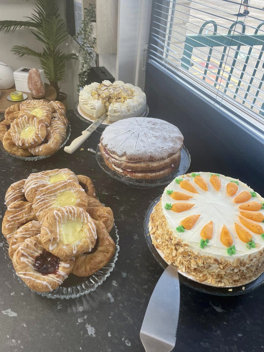 Aren’t we spoilt?! Thanks to Desire for sending in these delicious cakes for the staff. Just what we need to power us through to 3:30!😉