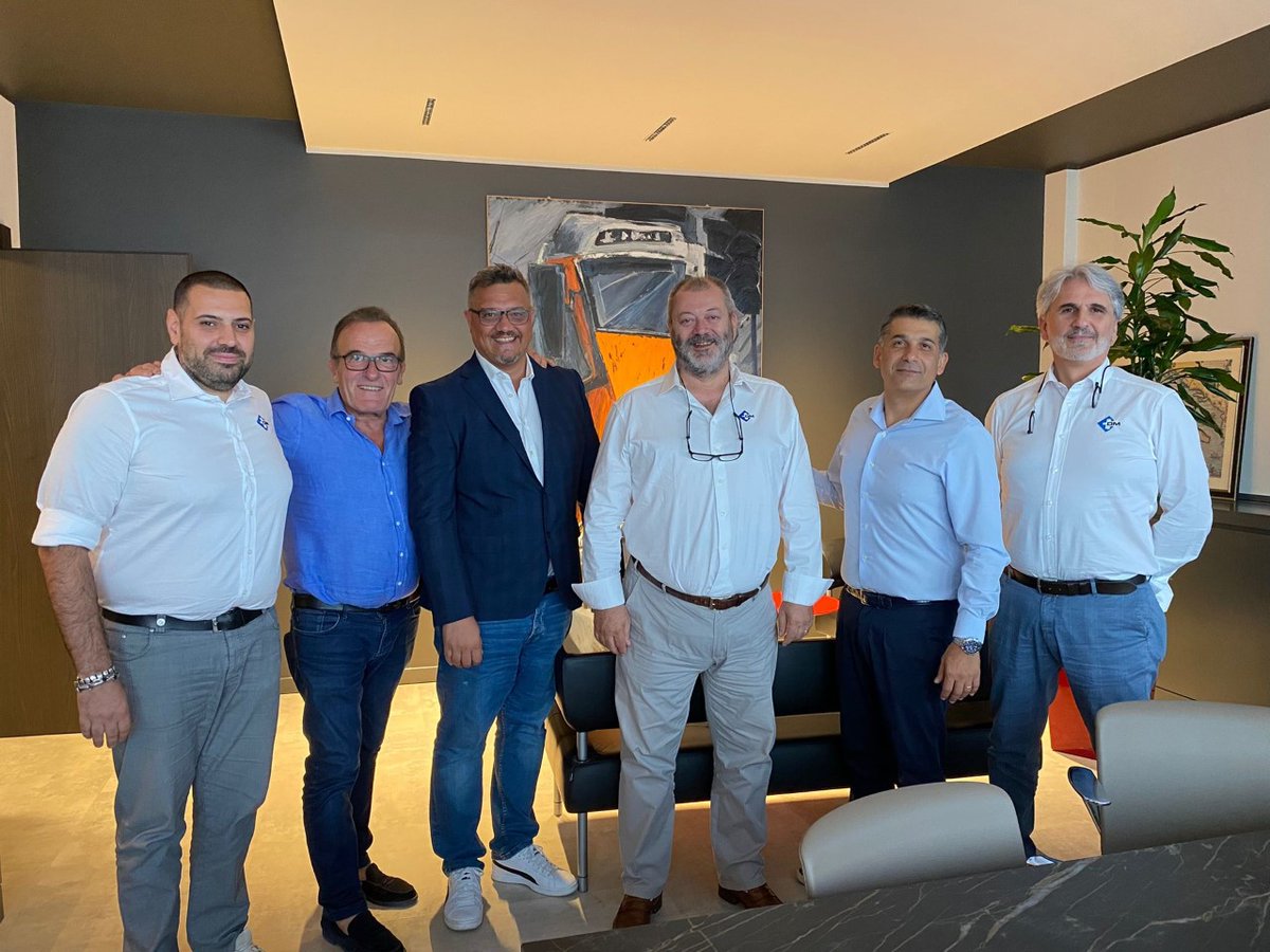 Data Manager Online tweet media