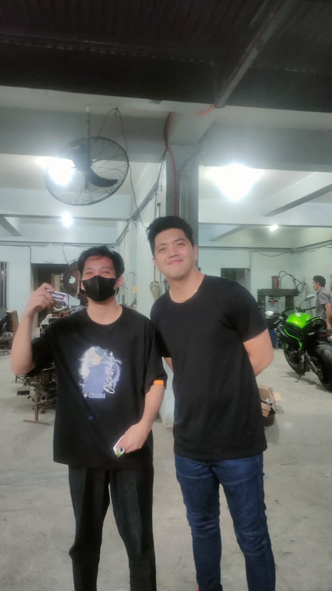 versaceuwu's tweet photo. swerte namin naabutan namin si Idol sa vmax  @TeamKatagumpay https://t.co/vDJdgmquZt
