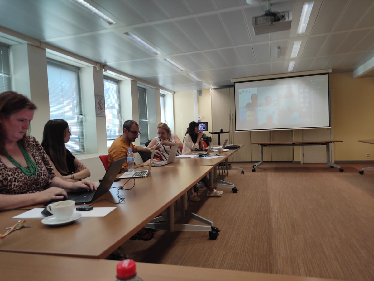 CulEmprendedora's tweet photo. 📣#Etrecomp4transition nueva aventura de #ceuniversidad 
5️⃣ países 🇦🇹🇧🇪🇪🇸🇹🇷🇮🇹 
1️⃣5️⃣ socios
Convocatoria🔝de #Erasmus+ 
#E4T uno de los 2️⃣0️⃣ seleccionados de + de 3️⃣0️⃣0️⃣
Objetivo: transición verde ♻️ y digital 💻fomentando cultura emprendedora @Junta_Economia con @emprendecise https://t.co/Zz2KXl7LpU