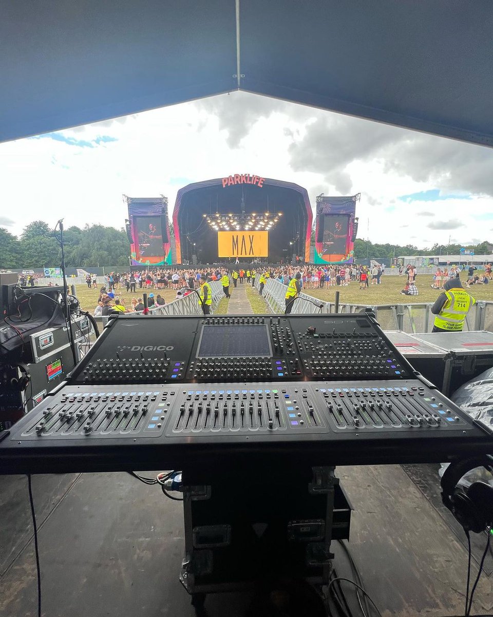 Will Hurn is serving us great views from his spot mixing FOH at Parklife Festival recently! 👏 Thanks for tagging us in this great shot 🔥 #DiGiCo #ParklifeFestival #AudioEngineer #MixingConsole #DigitalMixingConsole #LiveSound #DigitalConsole #FestivalSound