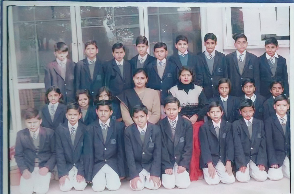 itarun_jindal's tweet photo. Those were the days ❤️❤️
#School_memories
#Group_photo
@thisissanjubjp @RajniTiwari_ @DmMeerut @cdomeerut @DproMeerut @VinodGejha @Gauravpramukh https://t.co/duF4oPPD6B
