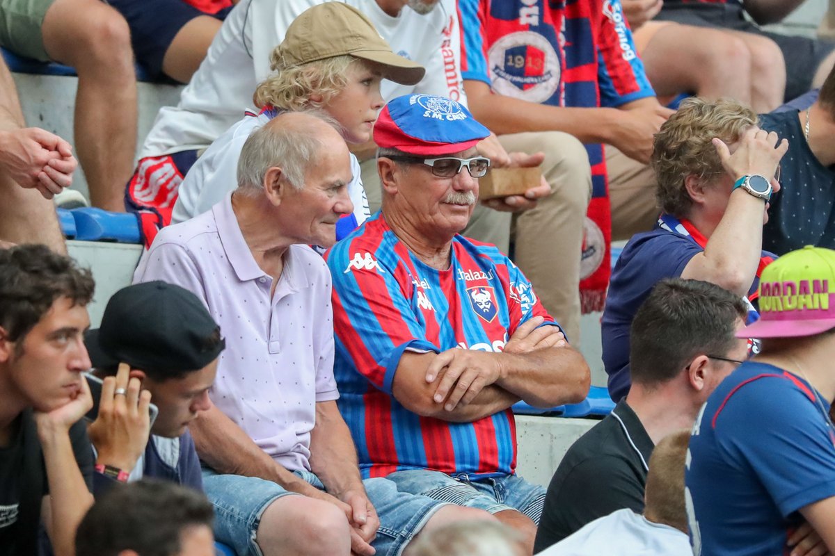 SMCaen's tweet photo. 𝗧𝗼𝘂𝘀 au stade avec 𝗠𝗮𝗹𝗵𝗲𝗿𝗯𝗲 🏟
Hier, c'était aussi votre retour à la maison ❤️
#SMCaen #TeamSMC #SMCSRFC https://t.co/33QwglFFKz