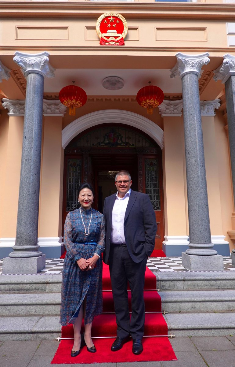 CGMeifangZhang's tweet photo. Great pleasure meeting Mr. Ollie Shiell, Chief Executive of #UKNCC. We had a productive discussion on #China-#NI relations, agreeing that both should put forward our best effort to further what has been a mutually beneficial cooperation and valued partnership. #IntlTrade https://t.co/vqkocpjoiV