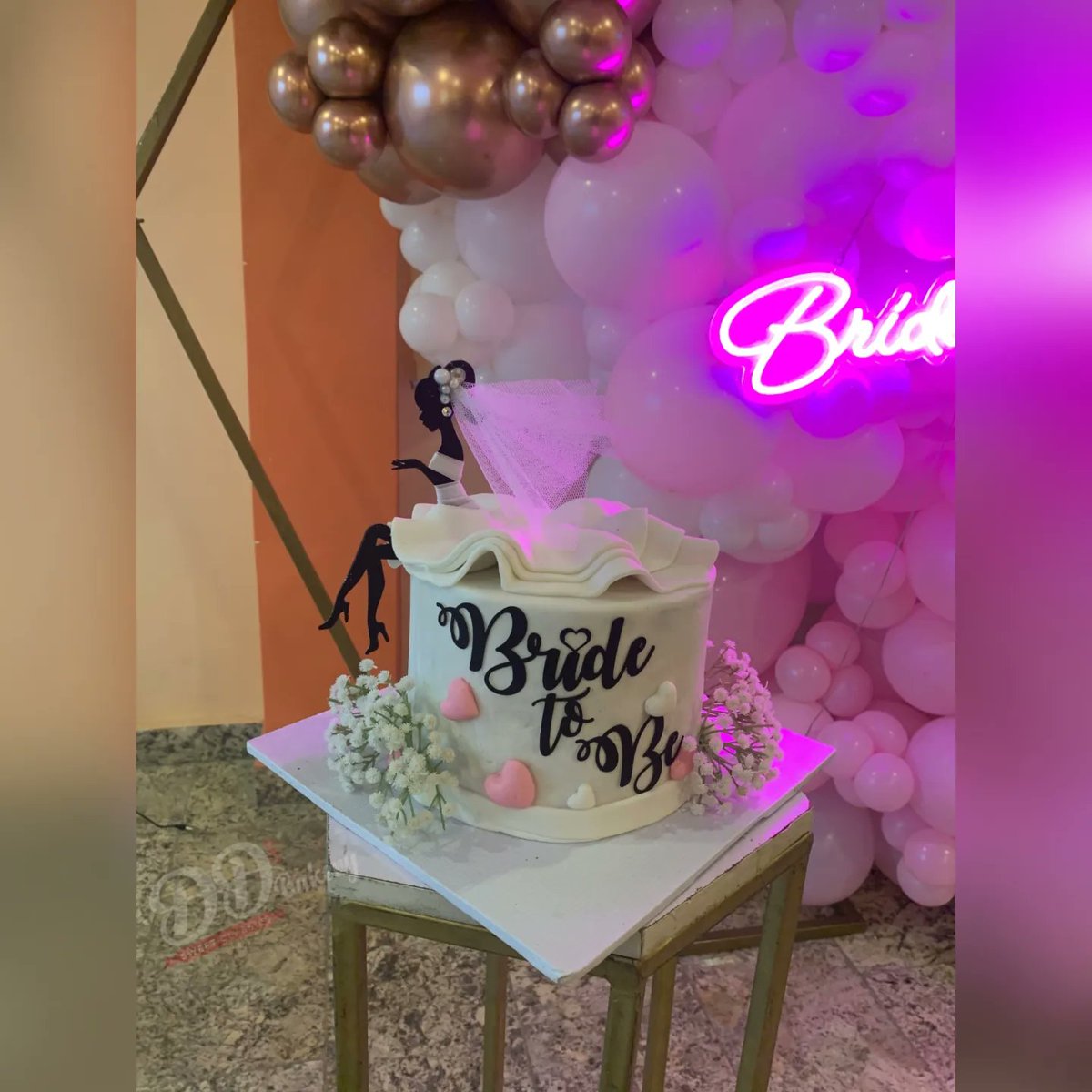 Damsdel_'s tweet photo. Bridal shower cake😋
If you're a bride-to-be or know anyone that requires my services,
Send a Dm
Link in bio. 
I'm available to take your order. https://t.co/At6eGLZzs5