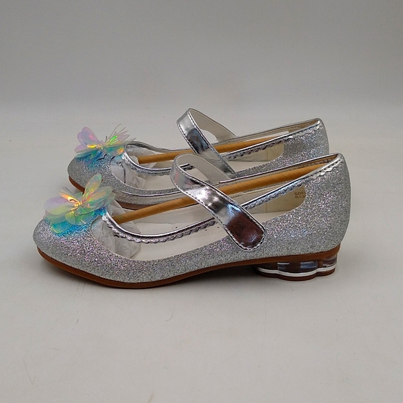 BernsMedia's tweet photo. So good I had to share! Check out all the items I'm loving on @Poshmarkapp #poshmark #fashion #style #shopmycloset #dreampairs #barefootfreedom: https://t.co/cyizeBCnYD https://t.co/bmte7wSEok