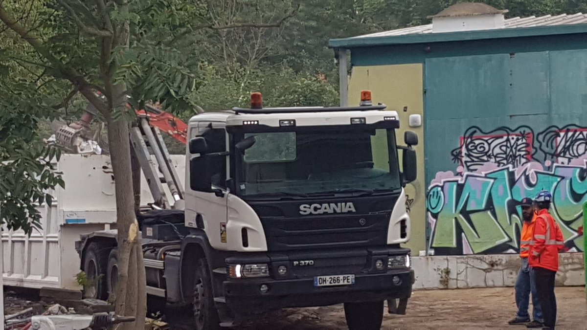 l_UsineVerte's tweet photo. Chantier sans protection pour les travailleurs et aucune protection pour les riverains #snem #pollution #ophm #bessac #gueguen https://t.co/JWlX7ug57o