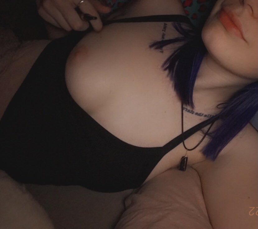 1 pic. Pov I’m ur gf and I send u goodnight titty pics while ur asleep #nsfwtwt #nsfwtw #camgirl #KinkTwitter #bdsmpetplay #bdsmِ #onlyfans #onlyfanspromo #feetpicsforsales #nsfw #sellingcontent https://t.co/qJhNdC27le