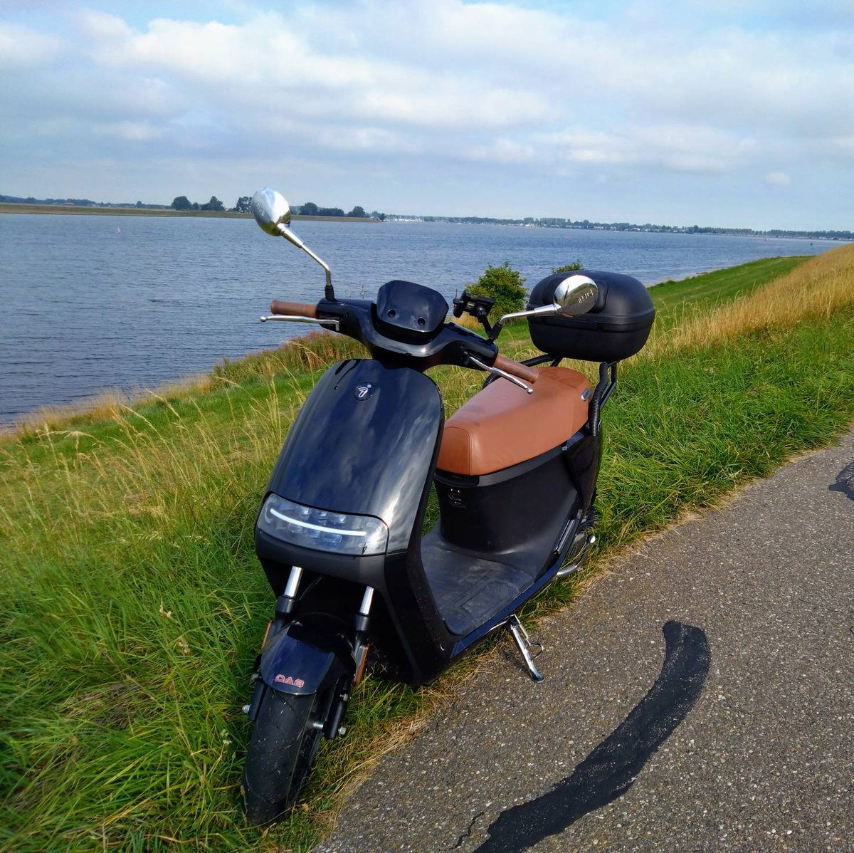 SegwayMotors's tweet photo. Take you go far and bring things home.
.
🛵E125S
📷@MarWar
#Segway #motor #ElectricScooter #ElectricMoped #BeSmartRideOn https://t.co/RT6DklMbFg