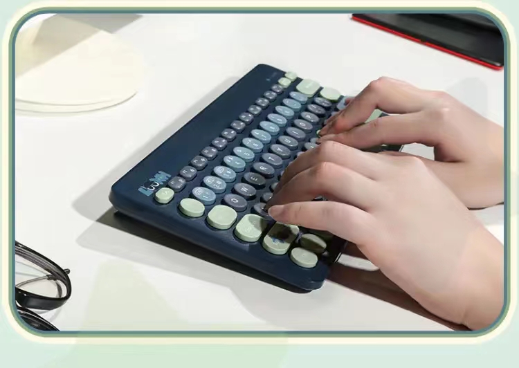 「羅小黒 × Wacom コラボ」のBluetoothキーボード 公式】面白映画-中華映画配給・グッズ販売- on X: 