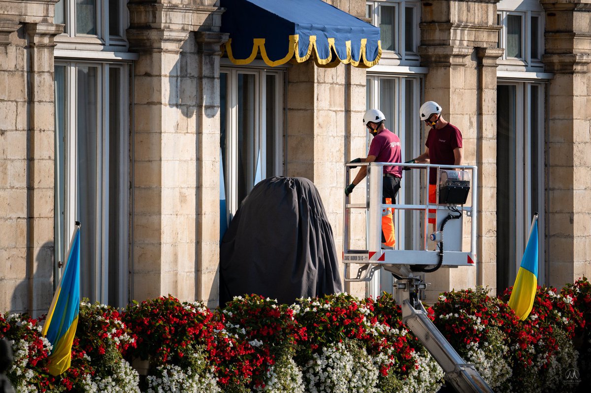 BBaratchart's tweet photo. Une matinée royale à Bayonne……..
Tic Tac Tic Tac Tic Tac 
Plus que 6 dodos …. 

📸 @MPrat_Argia 👏🏻👏🏻👏🏻 https://t.co/xZCJmIhr4H