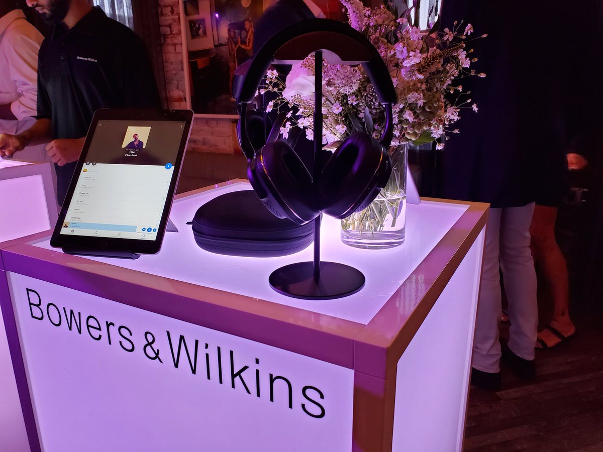 VReviewTweets's tweet image. Tonight, we got the chance to check out @BowersWilkins newest wireless headphones.