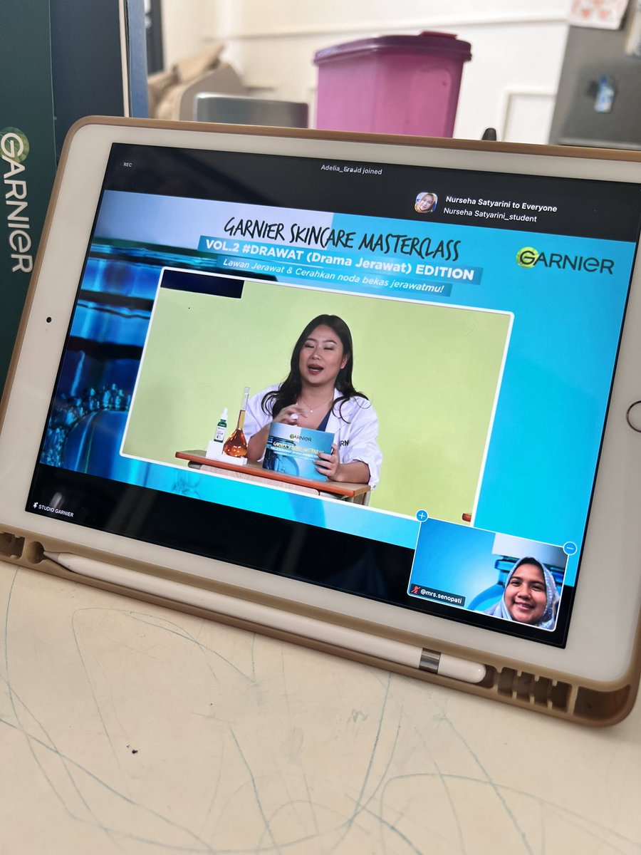 rianirisna's tweet photo. seneng banget bisa ikut zoom Garnier Skincare MasterClass bareng sama @GarnierID .Penjelasan tentang jerawat dan pastinya solusi menghadapinya semua dibahas disini . Yess akhirnya aku bisa terbebas dari si jerawat 😍😍. #GarnierSkincareMasterClass #DRAWAT #SolusiDrawat https://t.co/9mByjWAXy4