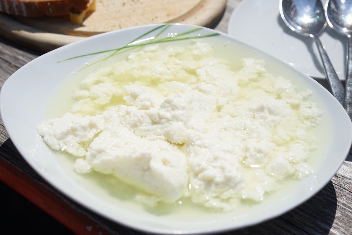 kaesekommissar's tweet photo. Schröcken - Alpe Batzen - Körbersee - Schröcken
Wanderung zu Christian Moosmann der herrlichen #Gespenkäse erzeugt.
#Vorarlberg #Bregenzerwald #Rohmilchkäse #Alpkäse #SlowCheese #Slowlife https://t.co/itFTuXU37Q