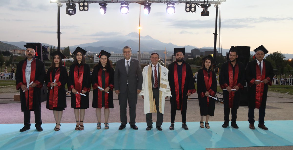 profDrCalis's tweet photo. İktisadi ve İdari Bilimler Fakültemizin 2021-2022 Eğitim-Öğretim dönemi mezunlarını ve ailelerini canı gönülden tebrik ediyor, sağlıklı, mutlu ve huzurlu bir ya��am diliyorum. https://t.co/N2DUvHanBL