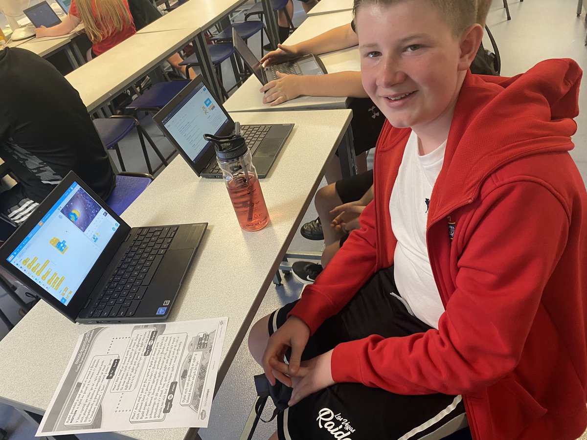 GwyddYGCRh's tweet photo. 7D yn mwynhau codio’r Ddaear yn teithio o amgylch yr Haul ar y diwrnod olaf! #STEM #Cysawdyrhaul @Technocamps 🌏☀️ https://t.co/igHoUFYe9D