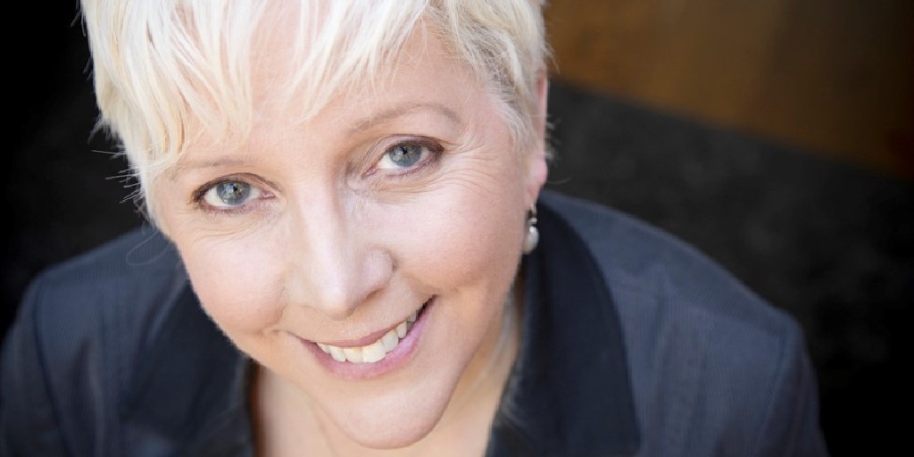 UniExeCornwall's tweet photo. We are thrilled to welcome @TheCarrieGracie who will become an Honorary Graduate in recognition of her career as a correspondent and presenter, as well as her work to challenge the gender pay gap. Watch her speech in the 10am ceremony: https://t.co/ytrJBsF4DM #ExeterForever #UofE https://t.co/hJYG7uyzxn
