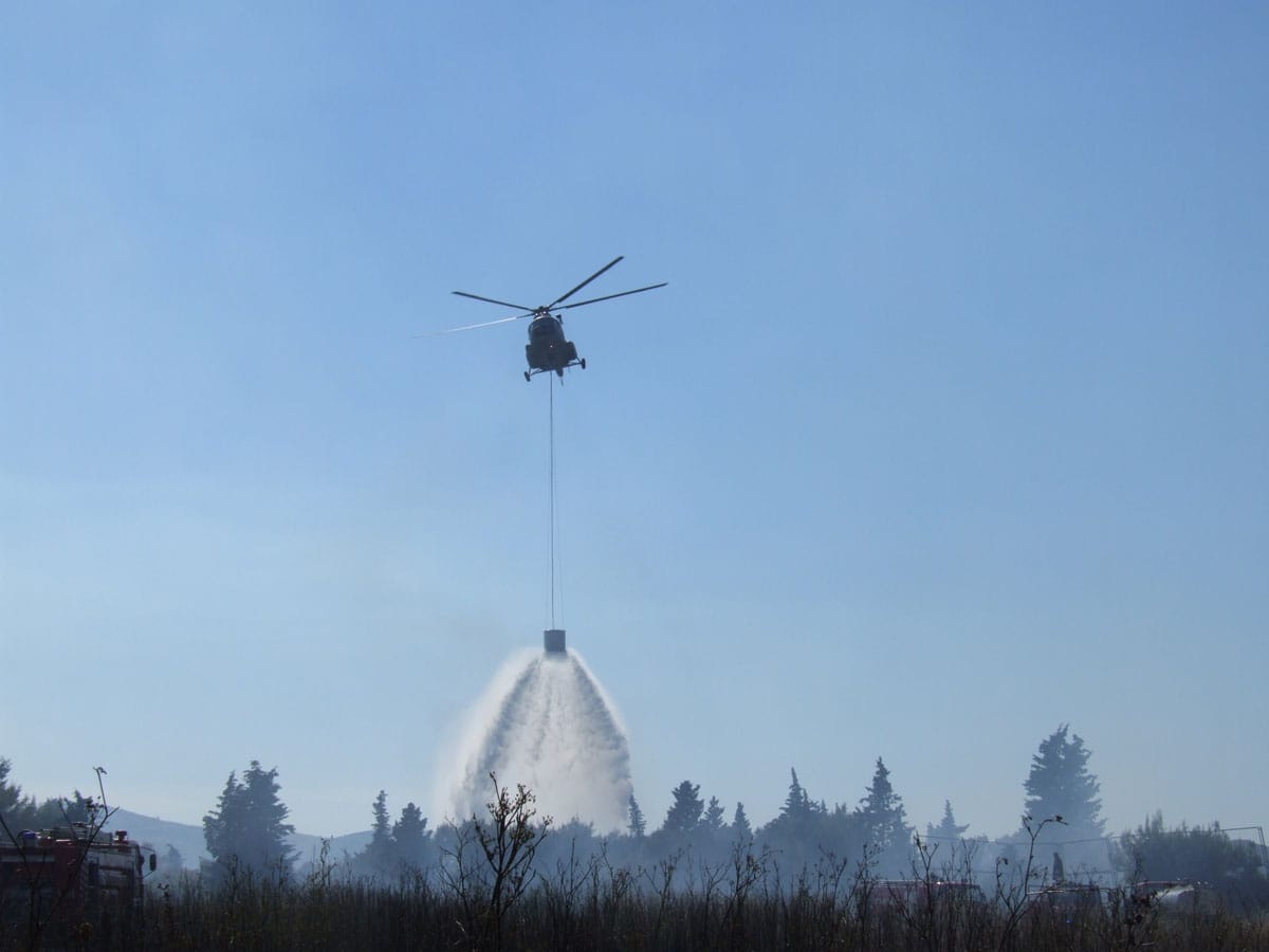 MORH_OSRH's tweet photo. Helikopter Mi-8 MTV iz sastava #PPNOS #HV pomaže gasiti požar na području Renškog Vrha u Sloveniji. Drugi dan zaredom protupožarne zračne snage sudjeluju u gašenju požara u susjednoj 🇸🇮 Hvala našim pilotima, tehničarima i vatrogascima.
🇭🇷🤝🇸🇮 https://t.co/Pc7EOpvodG