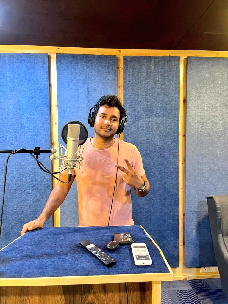 SreedharSri4u's tweet photo. @NareshAgastya starts dubbing for #SarasaaluChaalu 🎙️

Heroine: @ActressSanjanaS
Banner: CK Infini &amp; Moonwalk entertainments
Director: @sundeepche
Producer: Chandrakanth Reddy
Music: Bharath Manchiraju
DOP: Rohith Batchu
PRO: @Sreedharsri4u https://t.co/0851isx9mq