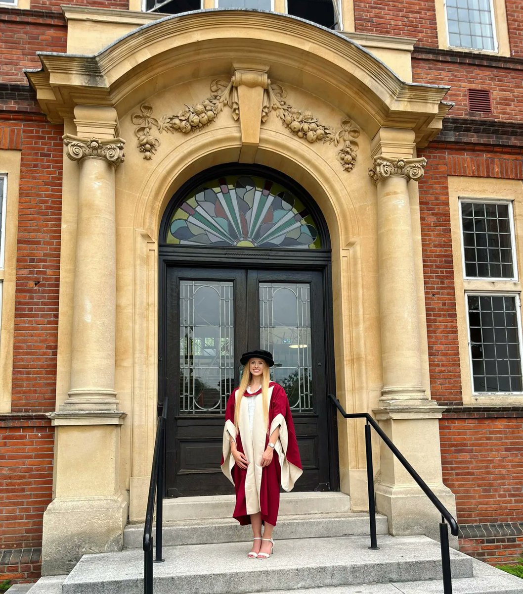 lisaback_house's tweet photo. Tah-dah! Tuesday was a rather hot one to say the least, but I am proud to have celebrated passing my PhD (back in January) with my biggest supporters. 
#graduation2022 #PhDone #itsdractually https://t.co/yoU0vMTsen