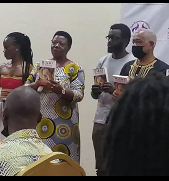 JenniferMudondo's tweet photo. Guess what? Giant in Hiding is now available at @AristocBooklex1 Kla Road. Get yourself a copy too! https://t.co/BqoS1FwnOQ