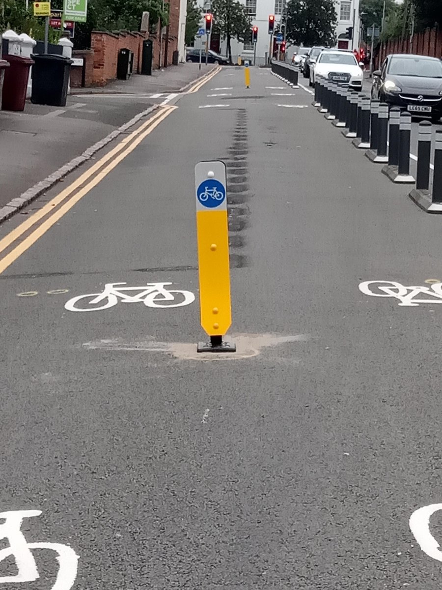 ReadingCouncil's tweet photo. A statutory public consultation is launched today on making the temporary two-way cycle lane on Sidmouth St permanent, in the context of it becoming a key link in the future expansion of Reading's cycle network https://t.co/AT7E0EVK9l #rdguk https://t.co/y8DCbA5sGC