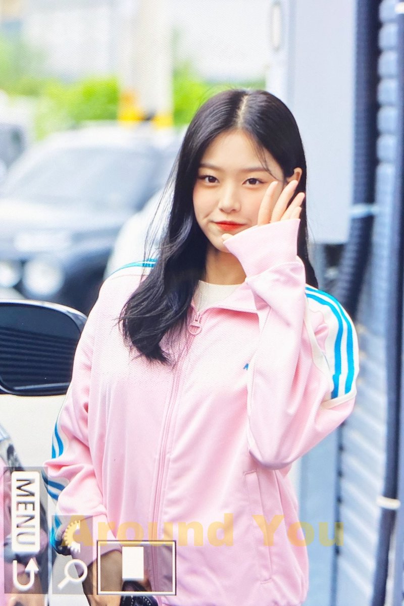 Around_HyunJin's tweet photo. 220721 🐱

#이달의소녀 #LOONA #현진 #HyunJin

@loonatheworld https://t.co/8Er8QpcvLE