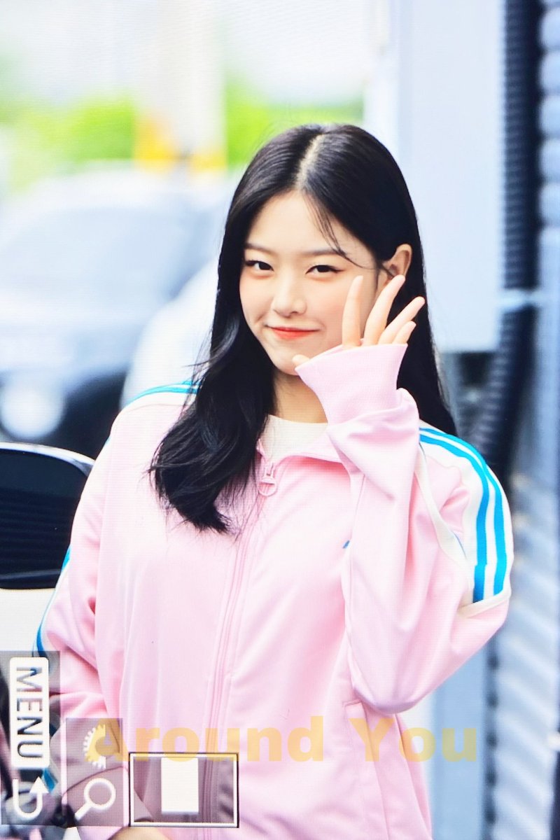 Around_HyunJin's tweet photo. 220721 🐱

#이달의소녀 #LOONA #현진 #HyunJin

@loonatheworld https://t.co/8Er8QpcvLE