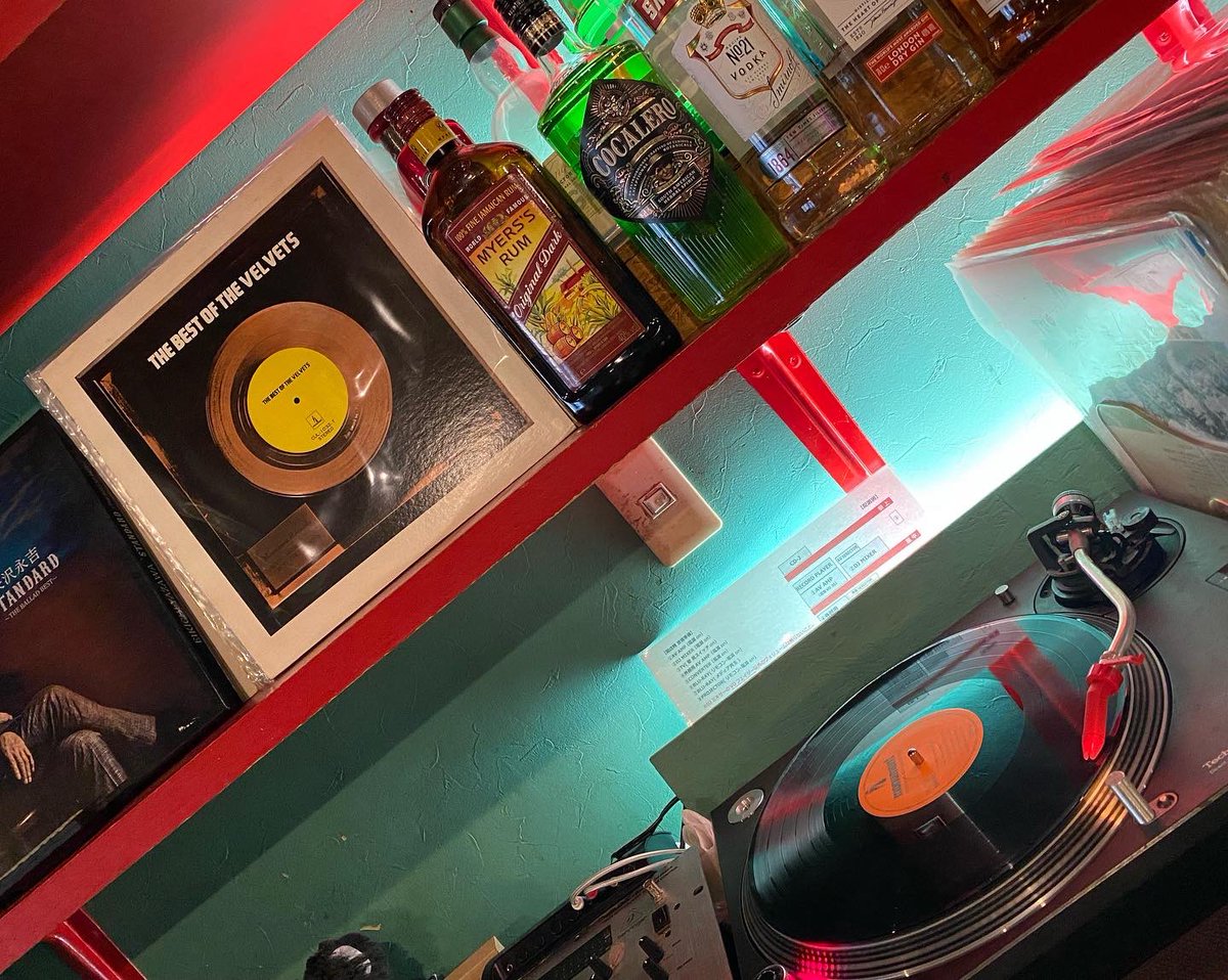 FALCON_NONDRAGS's tweet photo. 今日のレコードは1973年リリース ザ・ヴェルヴェッツでThe Best of The Velvets♪
開店。
#レコード #12インチ #アナログ #80s #80smusic #50s #60s #60smusic #soul #doowop #thevelvets #barstingray https://t.co/dgwwXisgFU