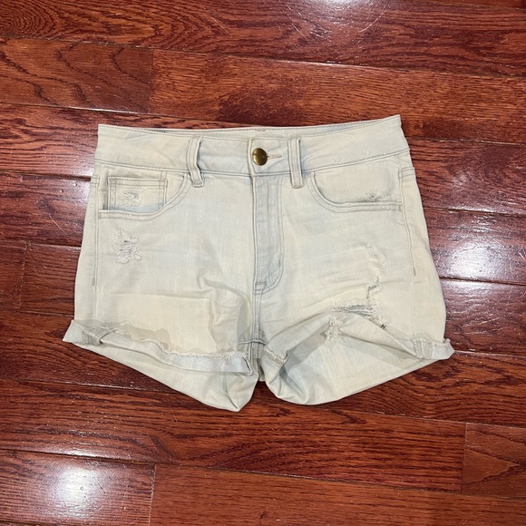 stach_allison's tweet photo. So good I had to share! Check out all the items I'm loving on @Poshmarkapp #poshmark #fashion #style #shopmycloset #americaneagleoutfitters: https://t.co/GbtejyW4ep https://t.co/blVta4c2rr