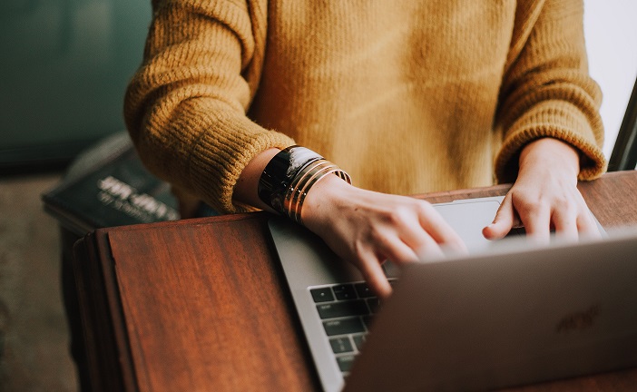 GENTIC_UOC's tweet photo. Is the #GigEconomy a window of opportunity to mitigate the brain drain and avoid brain waste❓

📄✨Read this @IN3_UOC Blog post by @AlisaPetroff #GenTIC on the findings of her research about the labour trajectories of #SkilledMigrants in IT sectors:
 
🔗https://t.co/hDQlGMfqLn https://t.co/wC0XXBw3oX