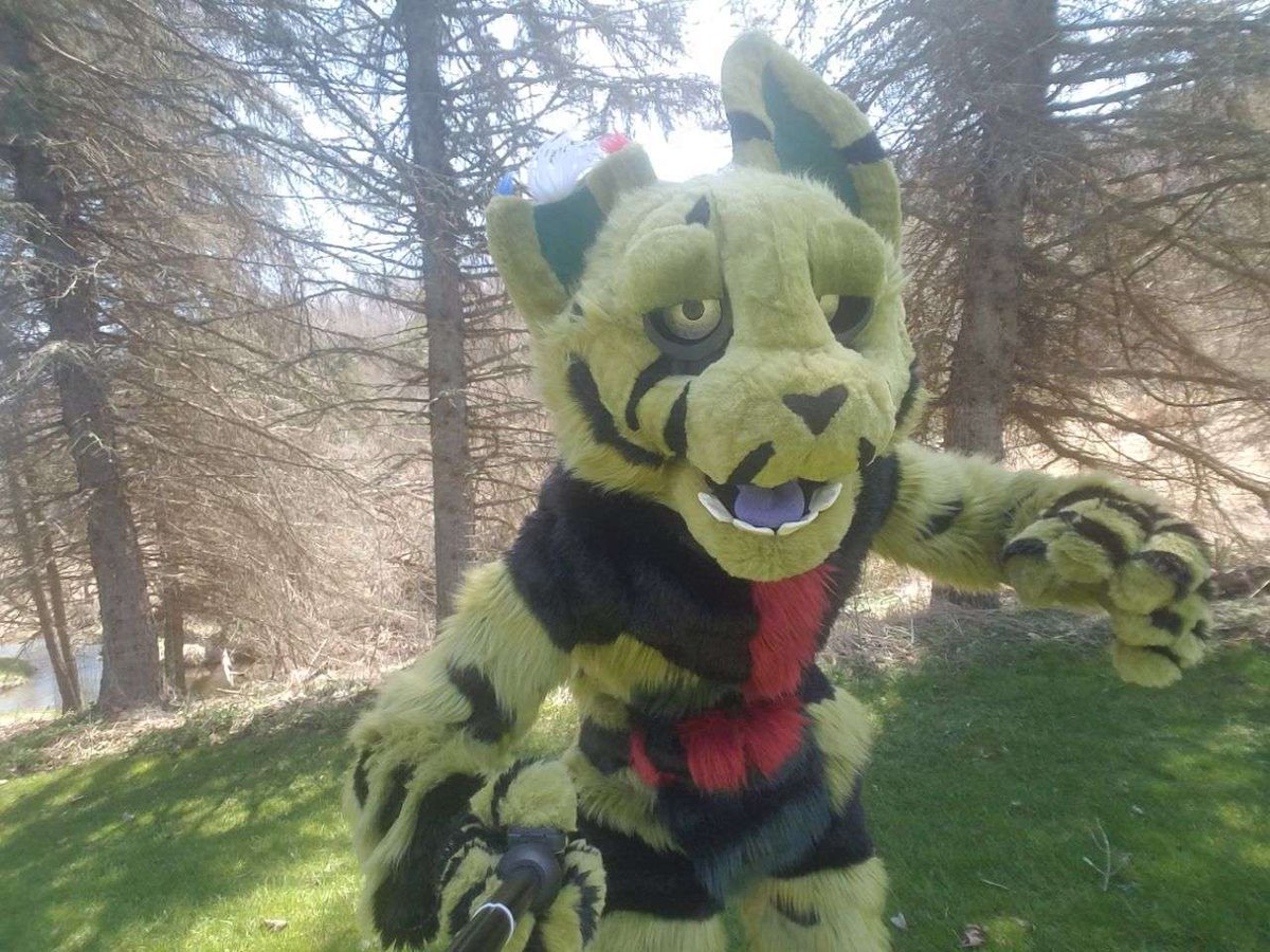 FursuitReview's tweet photo. New #fursuit review:
[YES] FluffTrap A.K.A Fluffy the Springtrap Themed Undead Rabbit by @QuesCostumes

Read it here:
https://t.co/gOkZsiSoeA https://t.co/oZ0diqQ2xs