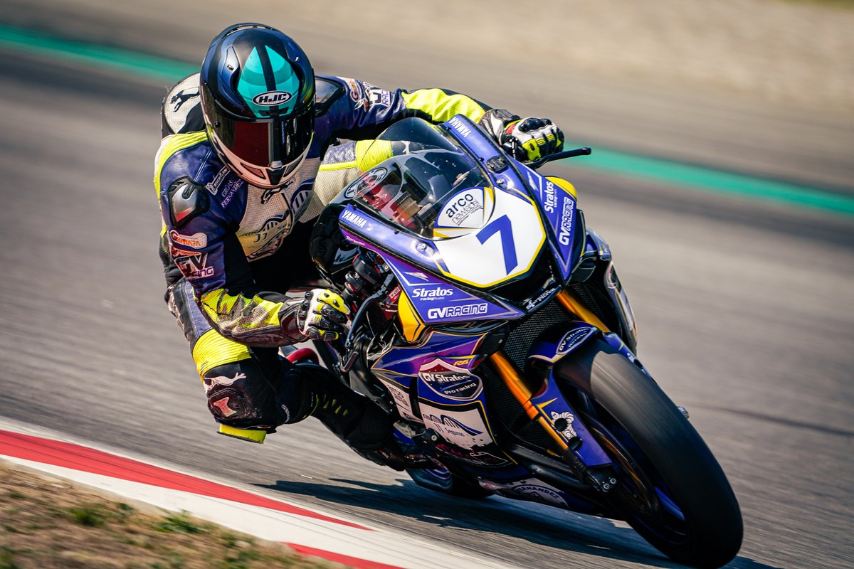 yamahar6cup's tweet photo. Os dejamos una muestra de lo bonito que fue el pasado fin de semana la prueba de Barcelona. ¡Ya tenemos ganas de que llegue la próxima!
#Yamaha #RacingDreams #Michelin #SprintFilter #BobExhausts #Bahco #FUCHS #AndreaniMHS #Termorace #MotorExtremo #MIVV #Deepmoto https://t.co/hIjWYaD0x7