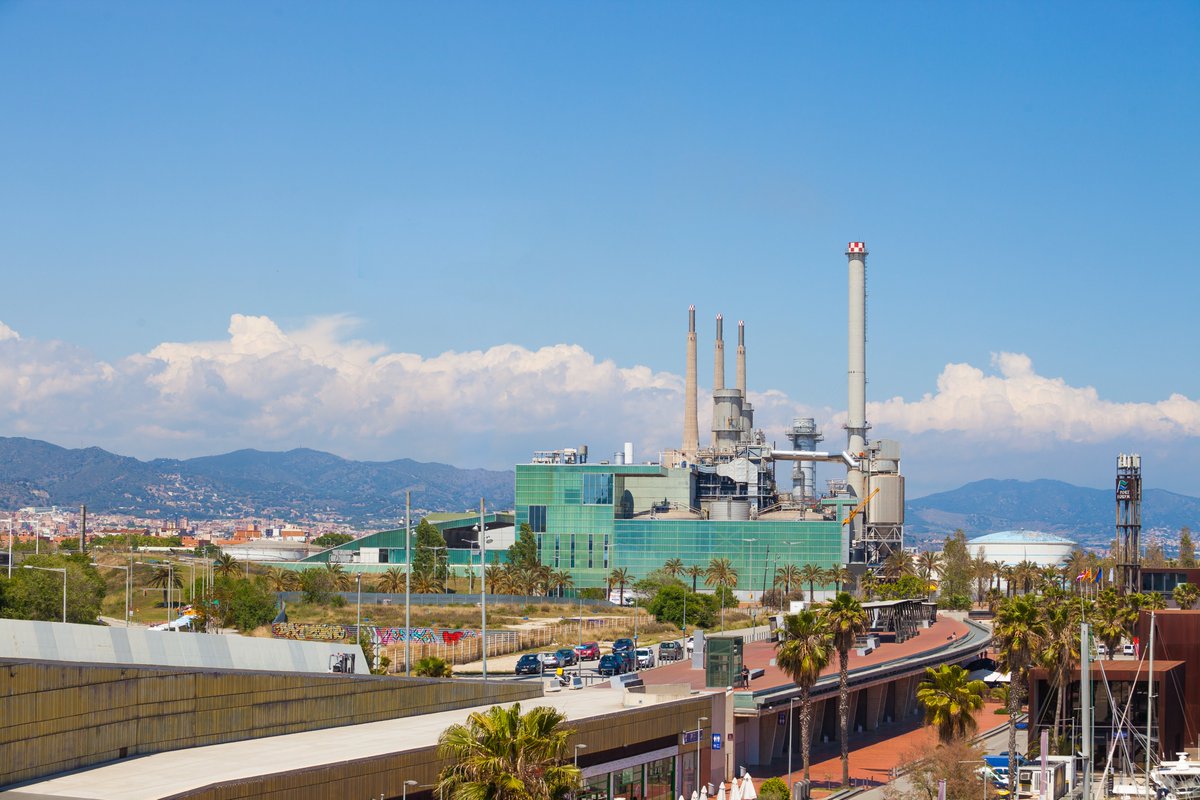 👉 La Planta de #ValorizaciónEnergética de <a href="/GrupTERSA/">Grup TERSA</a>  suministra más de 125.000 toneladas de vapor gracias a la gestión de los residuos no reciclables. 

De este modo, se genera energía para calefacción y climatización a más de 100 edificios de la zona Fórum y 22@.