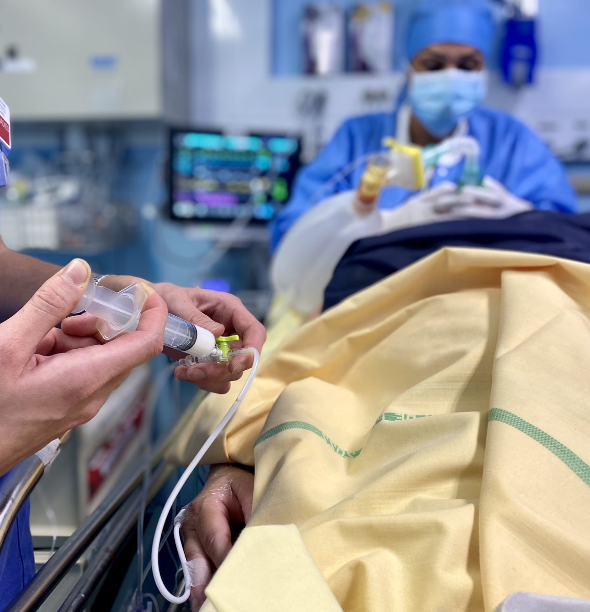 cyriltrd's tweet image. Locale ou générale, plus sereins à quatre mains… #Anesthésie #IADE #MAR