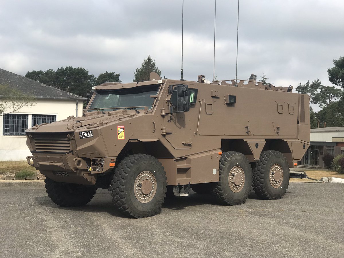 PSimonOF's tweet image. Jour de #passcom ce jeudi matin au 11e #régiment d’#artillerie de #marine, près de #Rennes @ouestfrance35 @AJDPresse @11e_RAMa @CDC_11eRAMa @9_BIMa_AdT @PatrikSteiger @defense_ouest @CEMAT_FR @armeedeterre