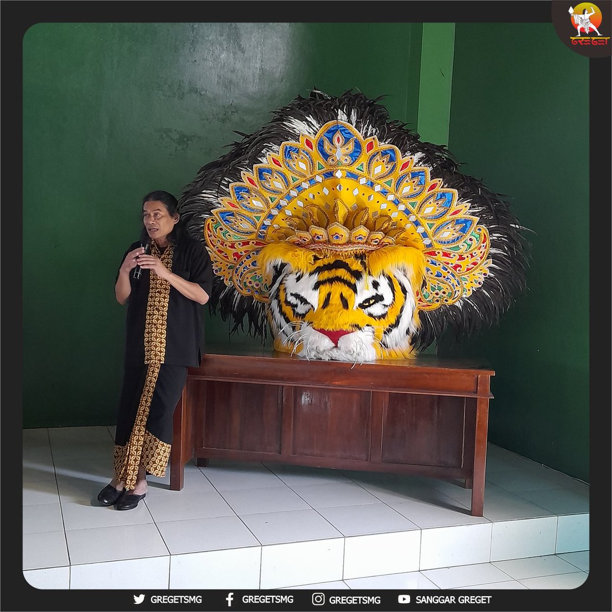 gregetsmg's tweet photo. Mas Yok menjadi narasumber dalam acara "Sosialisasi/Sarasehan Perlindungan dan Pengembangan Warisan Budaya Tak Benda (WBTB) Barongan Demak" di Kabupaten Demak, 21 Juli 2022
#gregetsmg #sanggartarigreget #disporapar
#disporaparjateng #jatengayeng #jatenghits
#jatengkeren https://t.co/ATveY79Eh8