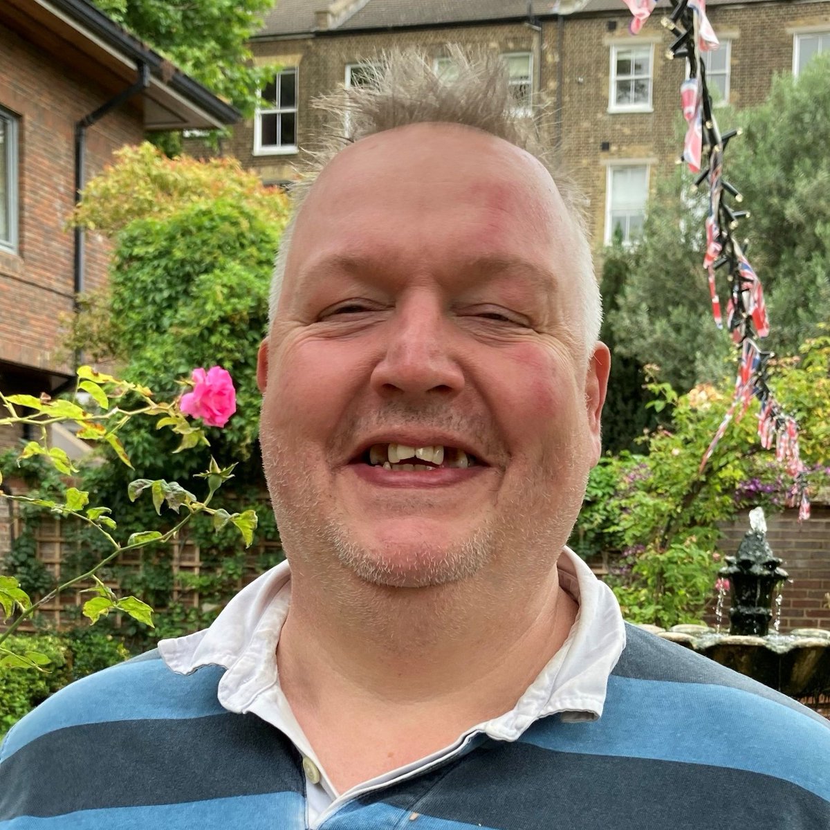 Accelerate tweet media