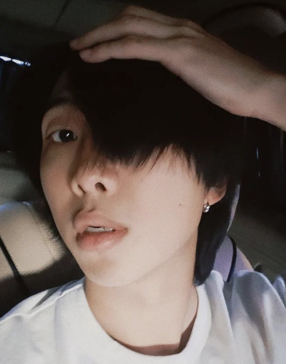 kkukstudio's tweet photo. namjoon’s hair?!:$;$; he’s so beautiful https://t.co/TxCT9xQkHZ