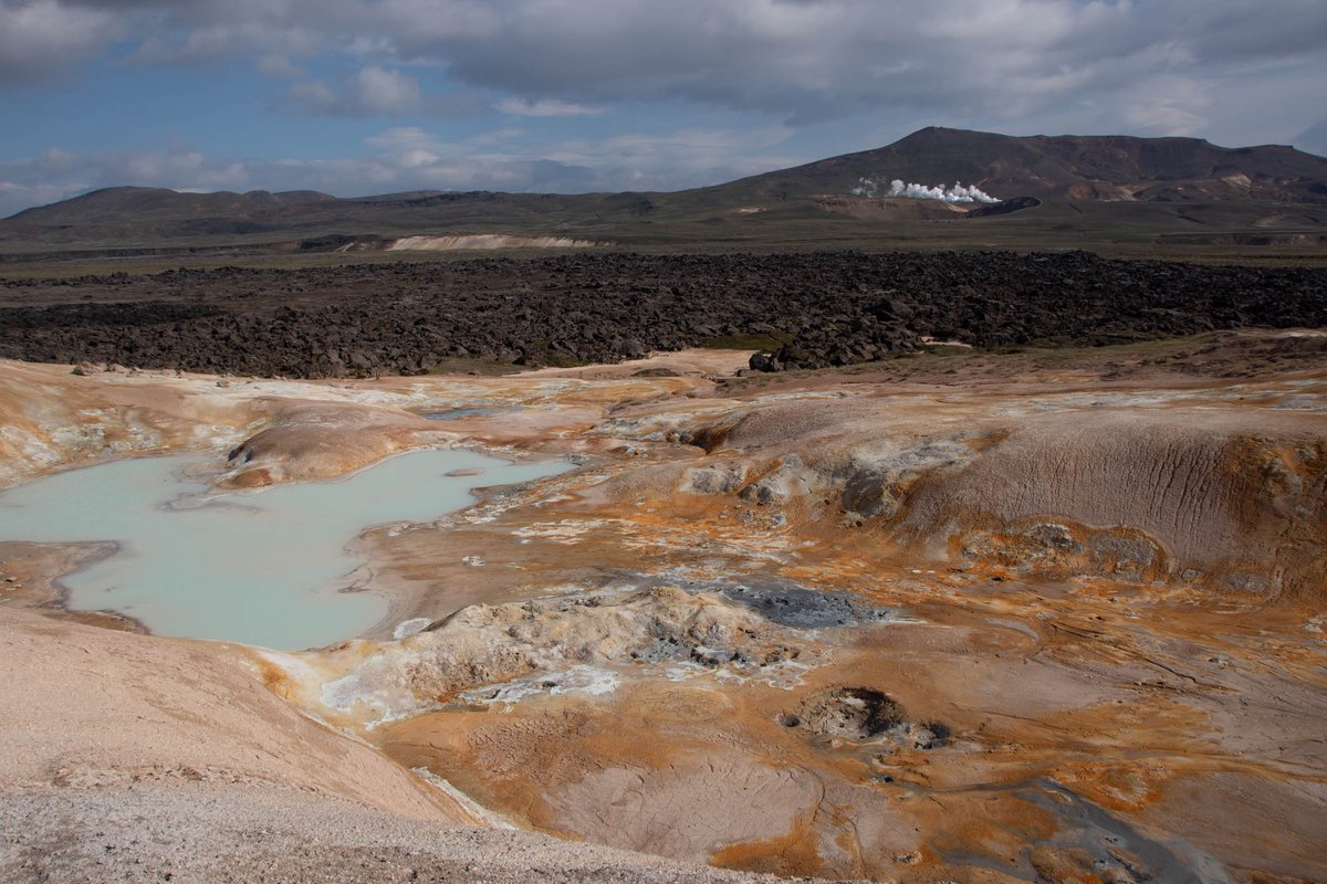 GeologistsCat's tweet photo. Today is #VolcanoThursday: the little #vent on picture 1 formed during a volcanic episode between 1975 & 1984 in the famous #Krafla #caldera which is ca 10 km in diameter. A little further you can visit smelly #mudpots (Fig2)
#Iceland #volcano #eruption #geology #GeologyWithCats https://t.co/bd4y8DaiJa